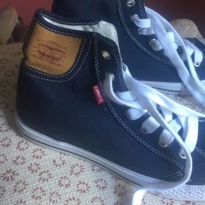 Levi’s tennis shoes